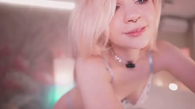 NinaMint - no bra & play with naked titts