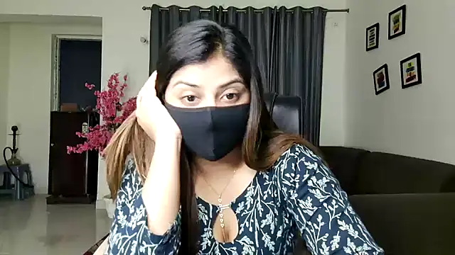 Hot-Shivangi
