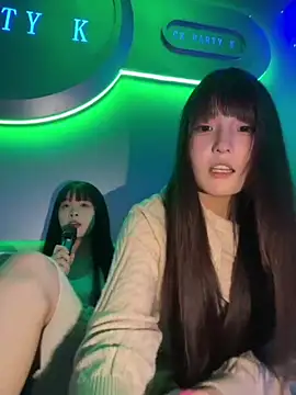 Qiqi_x - 陪两个女儿唱歌
