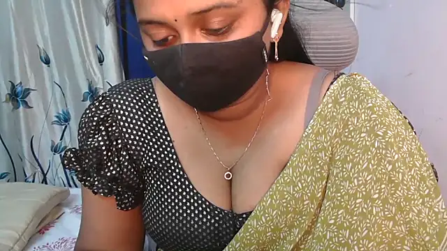 Pavani-Darling - ice on boobs in 5 mins