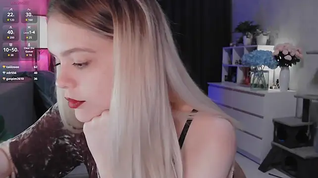 VivienJaques - flash nipples