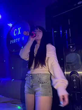 Qiqi_x - 陪两个女儿唱歌