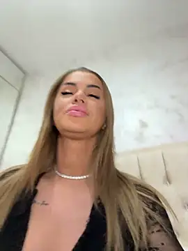 KirstieVegas - This pussy needs your badly😈🎁LT