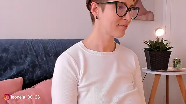 Cuddlingbunny - Touching my nipples under my blouse