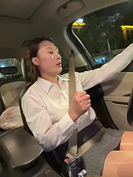 Xingchen-002 - 裸胸开車5分鐘