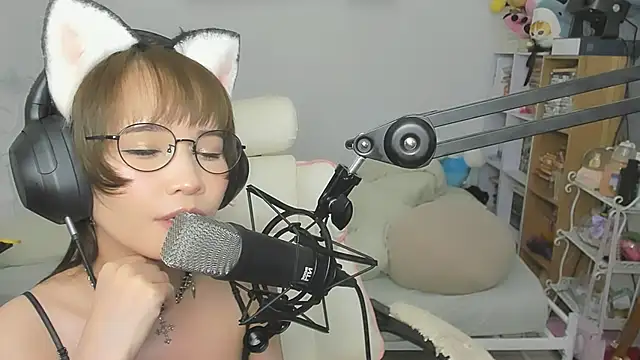 NeKo-nEk0-niI - oil boobs