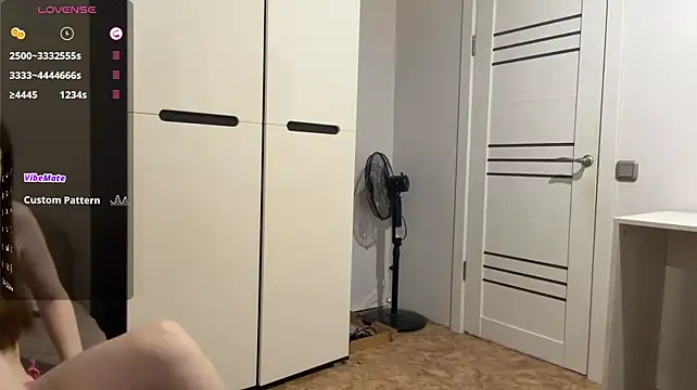 FelicidadMein - take off shorts show my ass