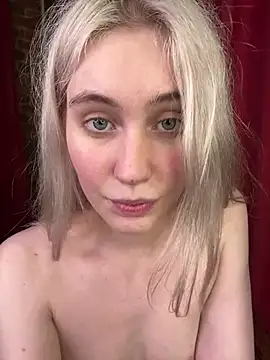 LovelyMiu - take off my top+add oil on my boobs