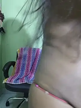 Yourmanu - Nude dance a song and squirts