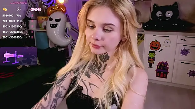 Britney_Lynch - pussy next to camera
