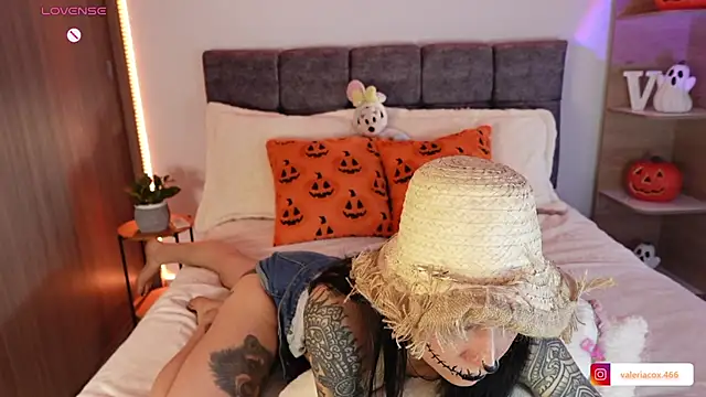 Vale_cortez - Panty OFF rain spanks x12