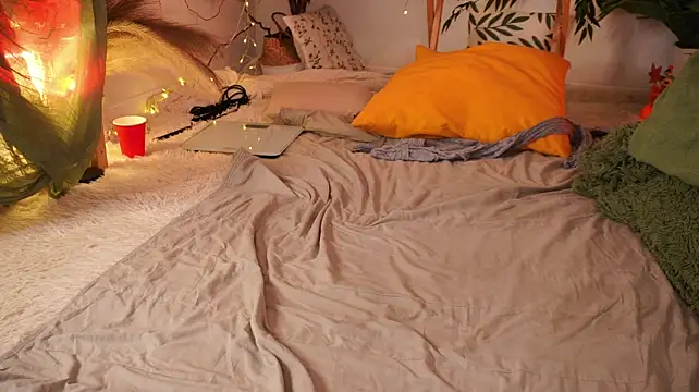 ScarletBlaze - show pussy