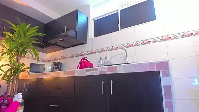Emma-evans - Full Naked & clap clap ass