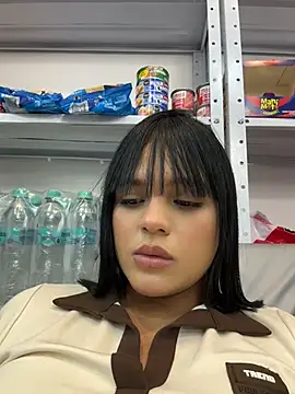 Bella-Ferrer - flash pussy 🔥