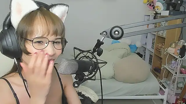 NeKo-nEk0-niI - ride pillow