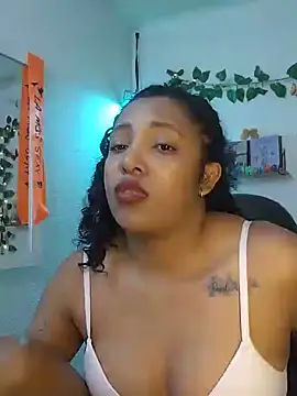 Emily_th - Show boobs