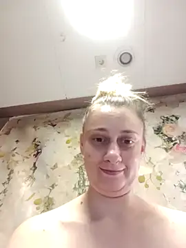 SexyAmyBB - Everyone who tip 600 gets one free vid