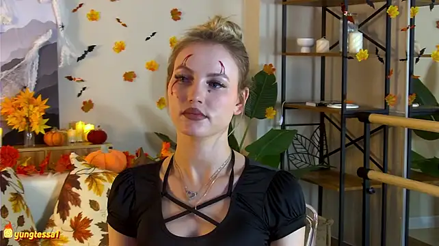 YungTessa - nipples tease