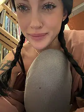 Melissa_crazy - rub my pussy from behind under table!