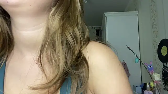 AshliKuhn - wet my tits with water