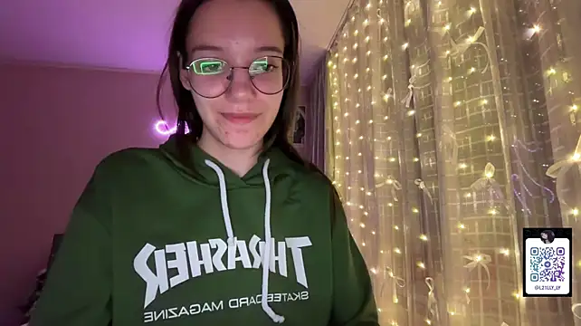 Vietero - neck and collarbones tease