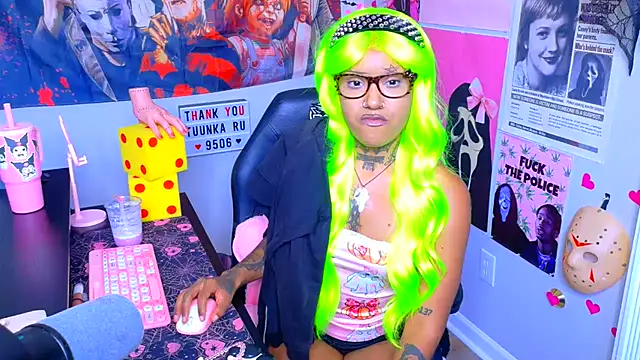 Spookiebaddie - naked😇 + oil!