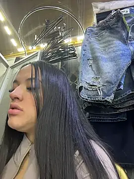 Katti_Barrera - Flash tits+milk drops 💦