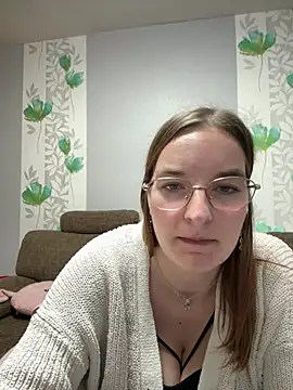 BadGirl-Energy - 👅 Show Feet close to Cam