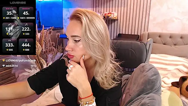 FreeBerryMILF - show pussy