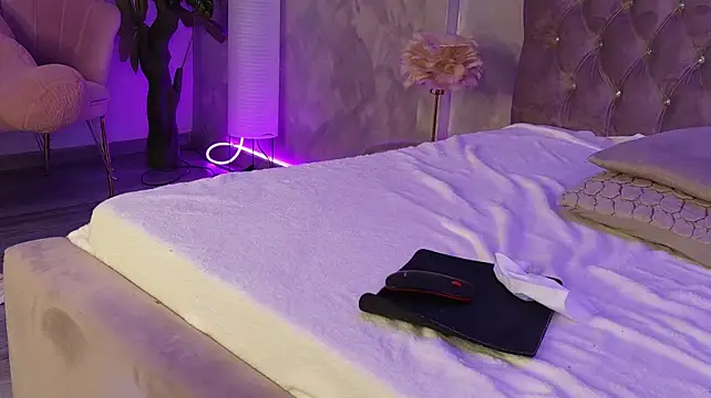 DaissyVee - Fingers in pussy deep 💦💦