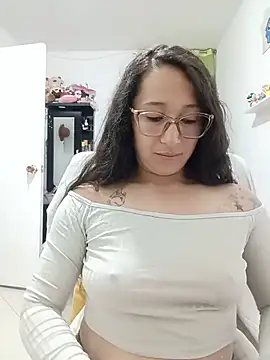 Emilypoppy3 - Riding a big toy