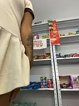 Bella-Ferrer - flash pussy 🔥