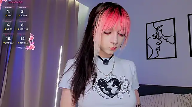 TristaRoht - Naughty fingers moves in panties