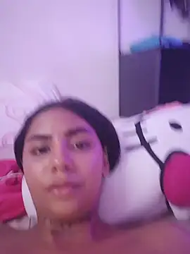 LunaRose18 - I rub my pussy until it's wet for you.