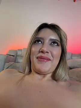 EliseColeman - naked and rubbing fingers on the pussy