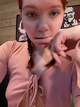 Freaky__Nikki - show panties+rub pussy over panties 🥳