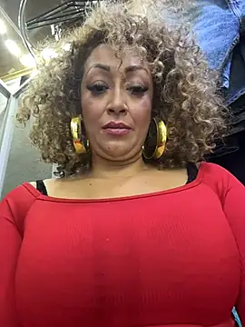 Katti_Barrera - Flash tits+milk drops 💦