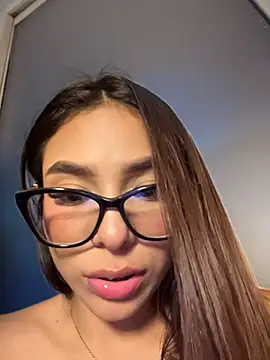 Amira_cute2 - remover top/show tits/ bounce tits