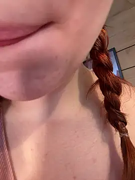 Freaky__Nikki - flash my naked tits ;P