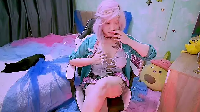 Akemilun - Play with nipples