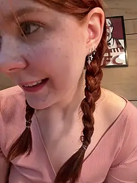 Freaky__Nikki - flash my naked tits ;P
