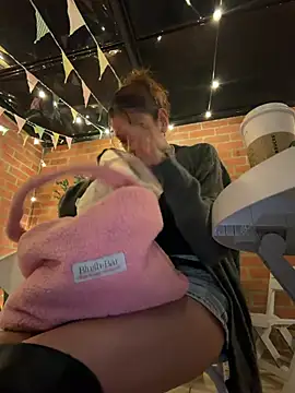 Alana15 - SQUIRT ACROSS STARBUCKS TICKETSHOW