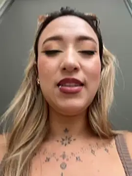 MollyCruz - Show tits 😈😈
