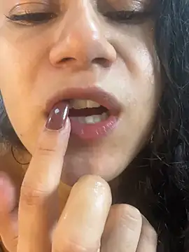 Yummi_bigclit - Sexo com as mãos amarradas🔥