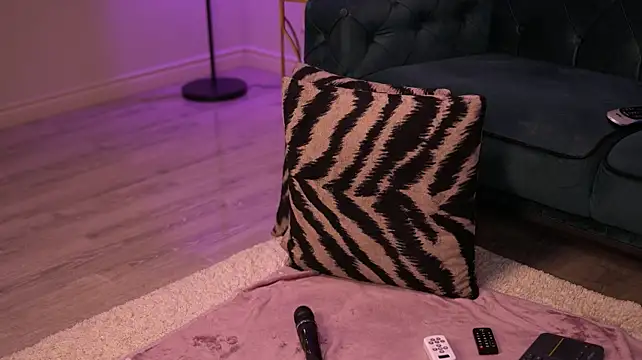 TanyaVonDe - Spanks for a naughty ass