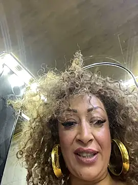Katti_Barrera - Flash tits+milk drops 💦