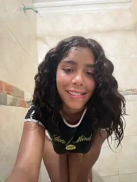 Cinnamon_19 - Show and bounce my. Tits in public