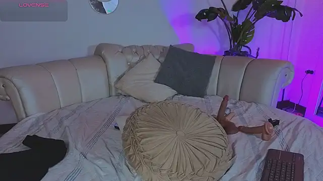 AshlyBloom1 - PLUG MY SEXY ASS