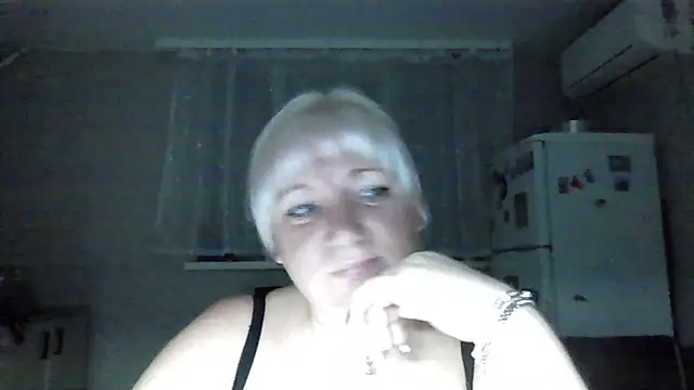 MeilomaWesa - Breast show, with kisses!