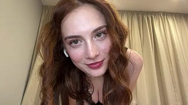 ConstanceMayo - a kiss for the camera 💋